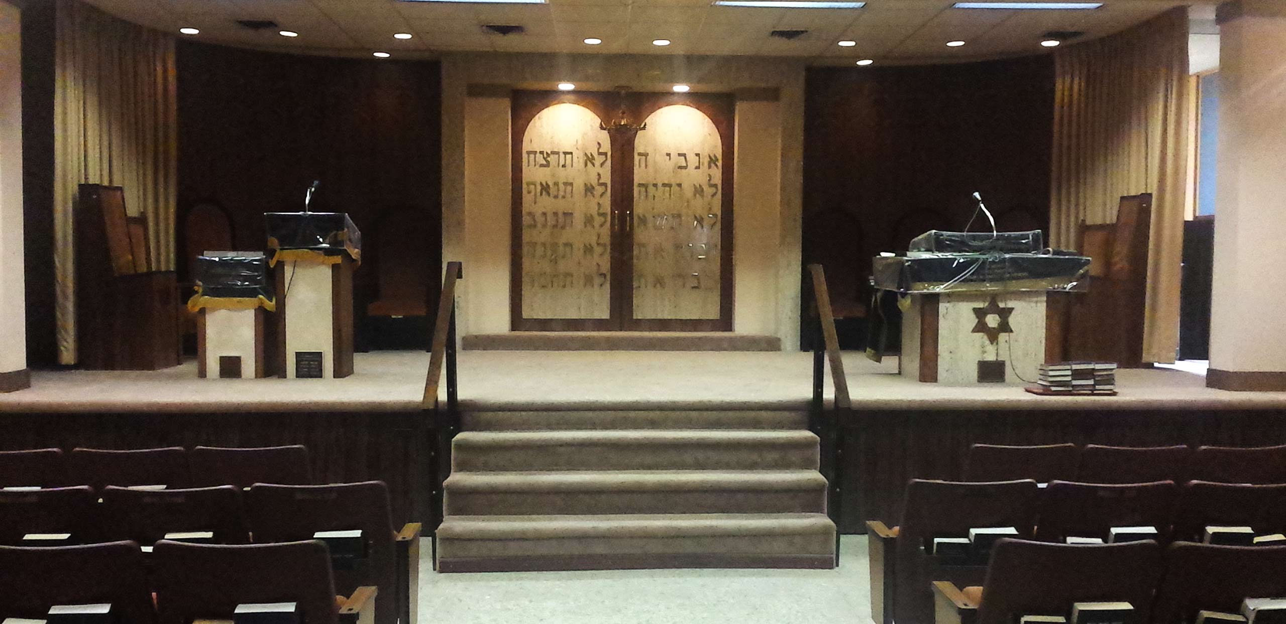 Temple Beth Ami Synagogue Philadelphia Bema, Ark with Torahs, Cantor
